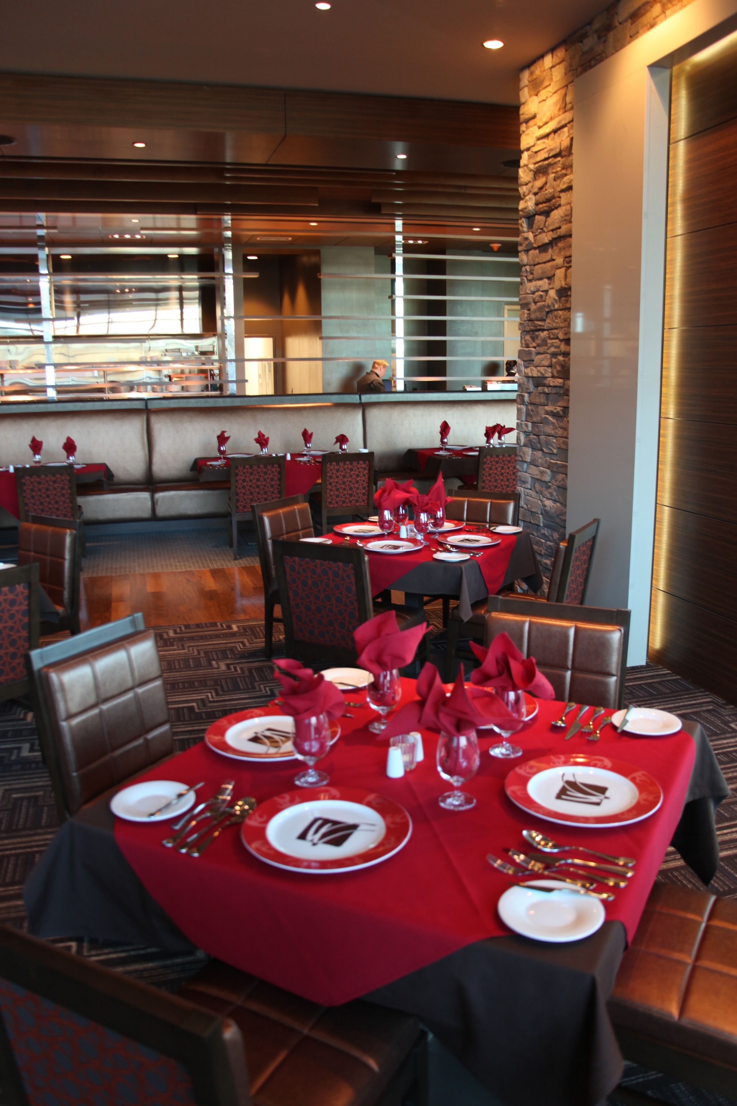 3 restaurants, breakfast served