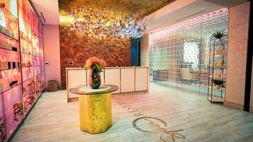 Couples treatment rooms, body treatments, aromatherapy