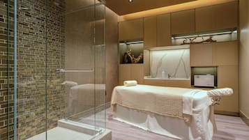 Couples treatment rooms, body treatments, aromatherapy