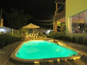 2 outdoor pools