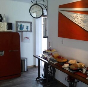 Free daily buffet breakfast