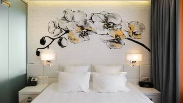 Superior Double Room | Bar mini, peti besi dalam bilik, meja, seterika/papan seterika