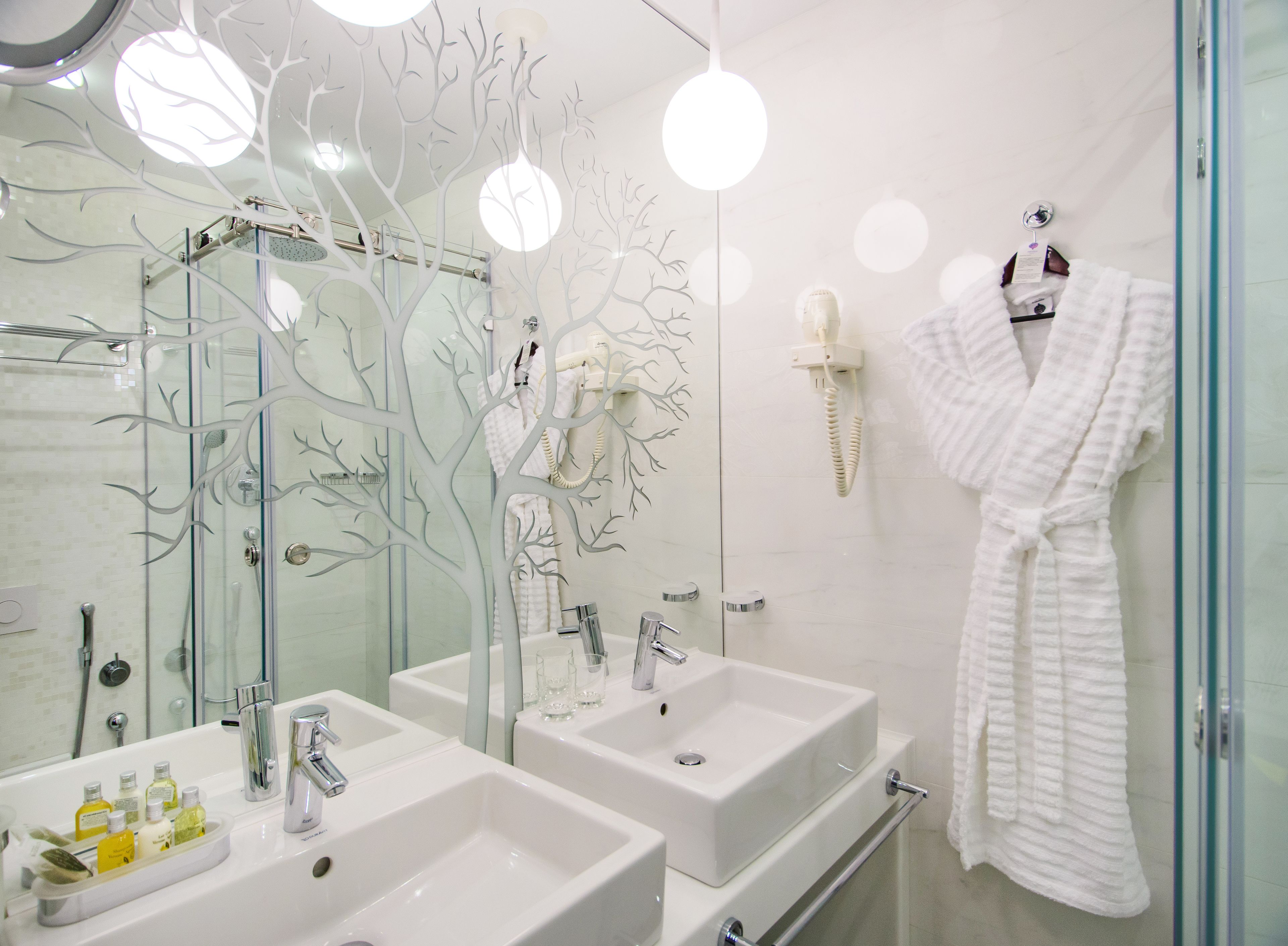 Deluxe Double Room | Bathroom | Shower, designer toiletries, hair dryer, bathrobes
