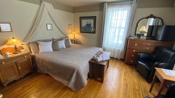 Classic Room, 1 King Bed, Mountain View (Turner) | Individually decorated, individually furnished, iron/ironing board