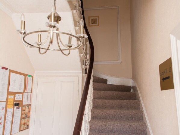 Lobby - Alban & Abbey House (Inverness)