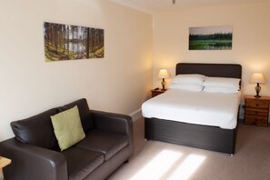 Suite, Ensuite (3pax) | 1 bedroom - Alban & Abbey House (Inverness)