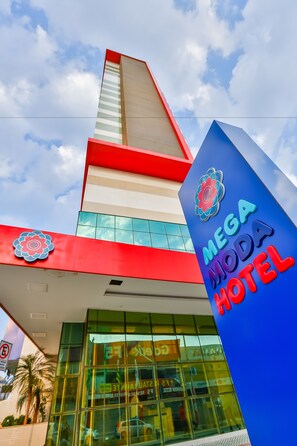 Front of property - Mega Moda Hotel (Goiania)