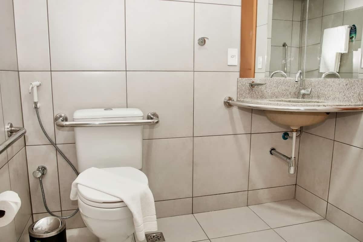 shower, free toiletries, towels