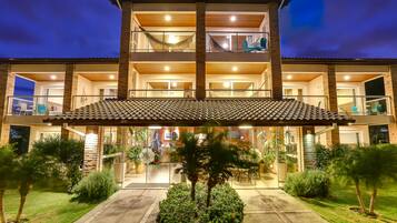 Fachada del alojamiento - Noche