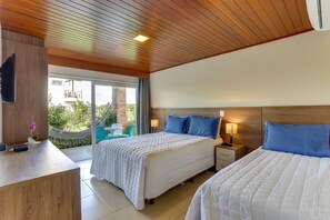 Quarto Triplo Térreo | Minibar, in-room safe, blackout drapes, free WiFi - Pousada Ilha Faceira (Florianópolis)