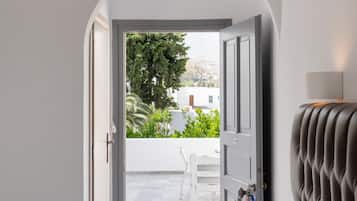Habitación básica doble, balcón | Escritorio, insonorización, wifi gratis y ropa de cama