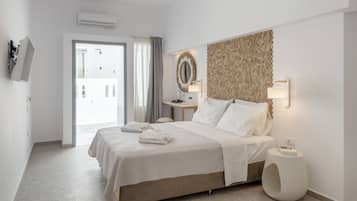 Quarto econômico | Escrivaninha, quartos à prova de som, Wi-Fi de cortesia, roupa de cama