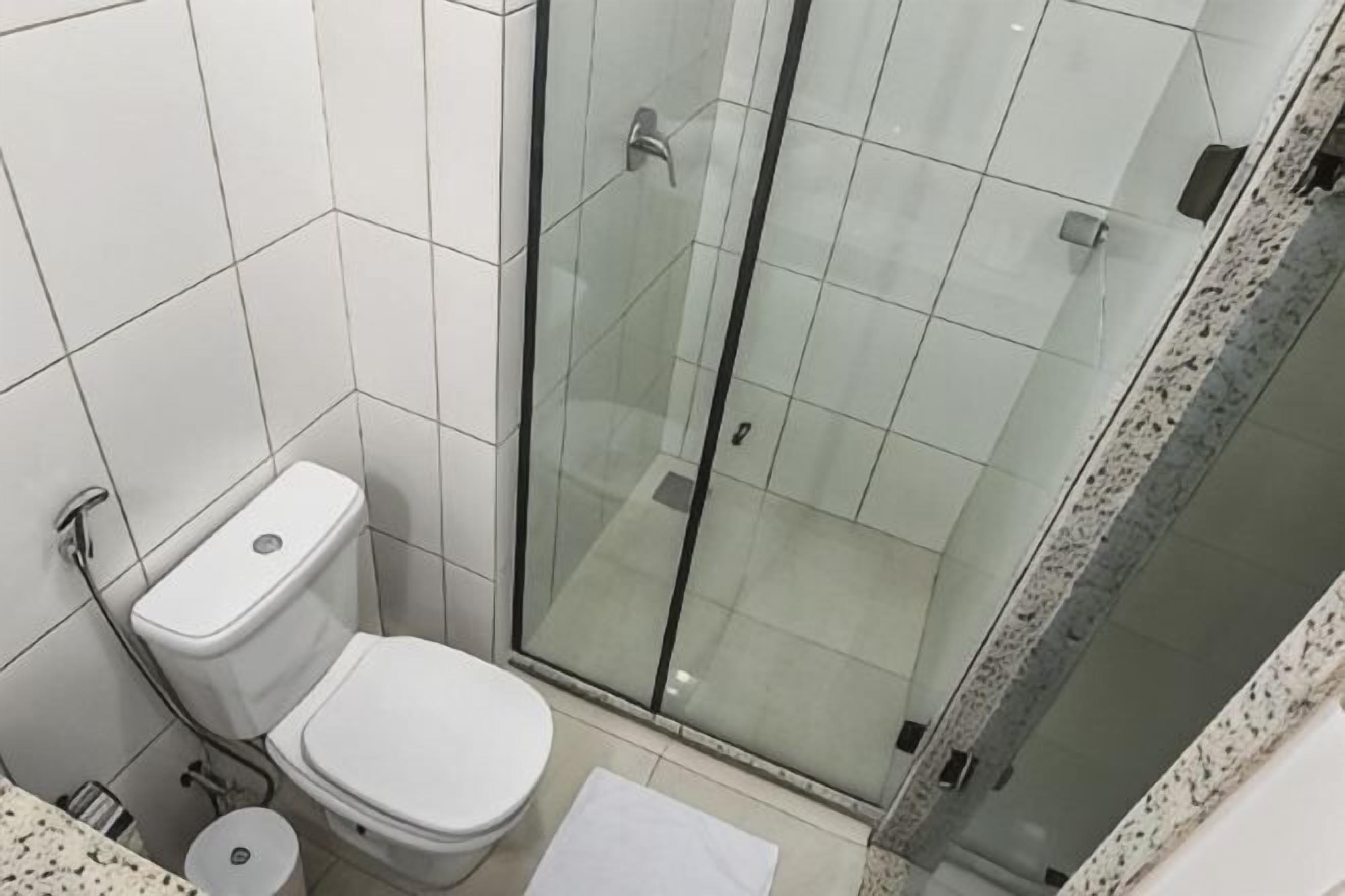 Baño | Amenidades de baño gratuitas, secadora de cabello, toallas, jabón 