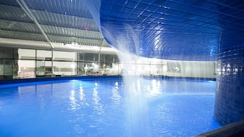 Indoor spa tub