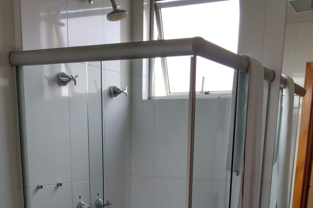 Triple Room | Bathroom shower