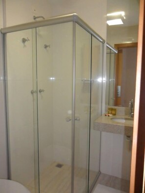 Shower, hair dryer, towels - Lord Hotel (Vespasiano)