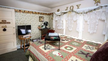 Garden Room | Premium bedding, individually decorated, blackout curtains