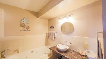Standard Double Room, Ensuite (Denali Suite ) | Bathroom
