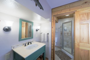 Standard Double Room, Ensuite (Mountain Whispers Suite) | Bathroom