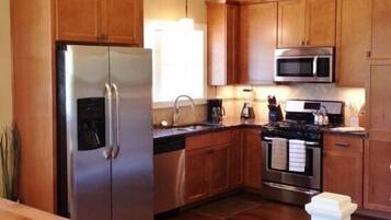 Premium Cottage, 4 Bedrooms, Kitchen (3 Queen, Queen sofa, 4 Twin) | Private kitchen | Full-sized fridge, microwave, coffee/tea maker