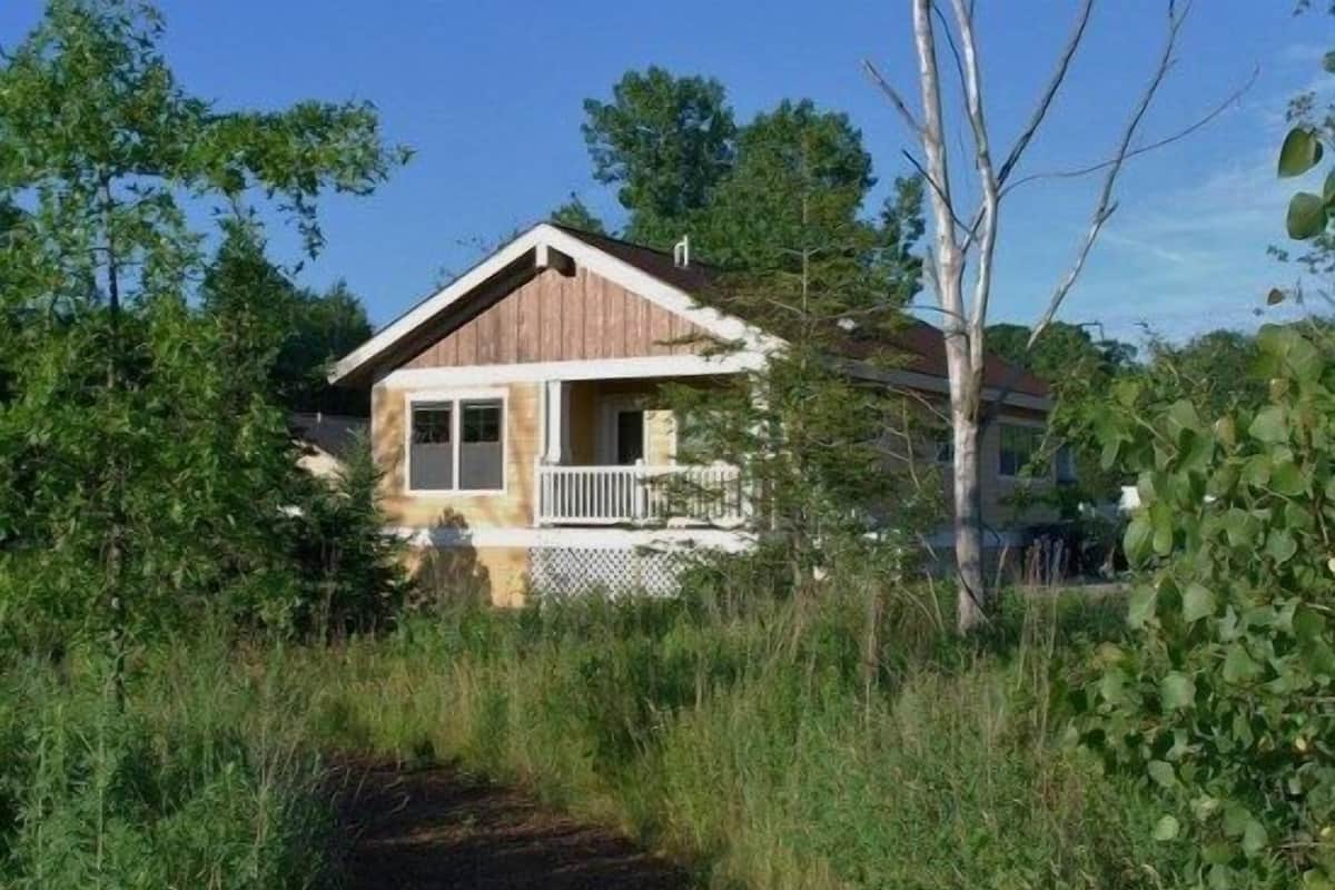 Premium Cottage, 4 Bedrooms, Kitchen (3 Queen, Queen sofa, 4 Twin) | Desk, iron/ironing board, cots/infant beds