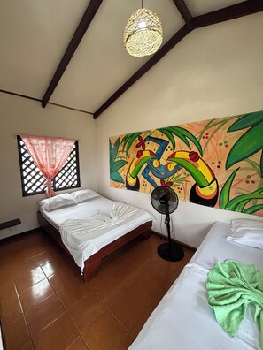 Laptop workspace, free WiFi, bed sheets - Miss Miriam Beachfront Cabins (Colorado)