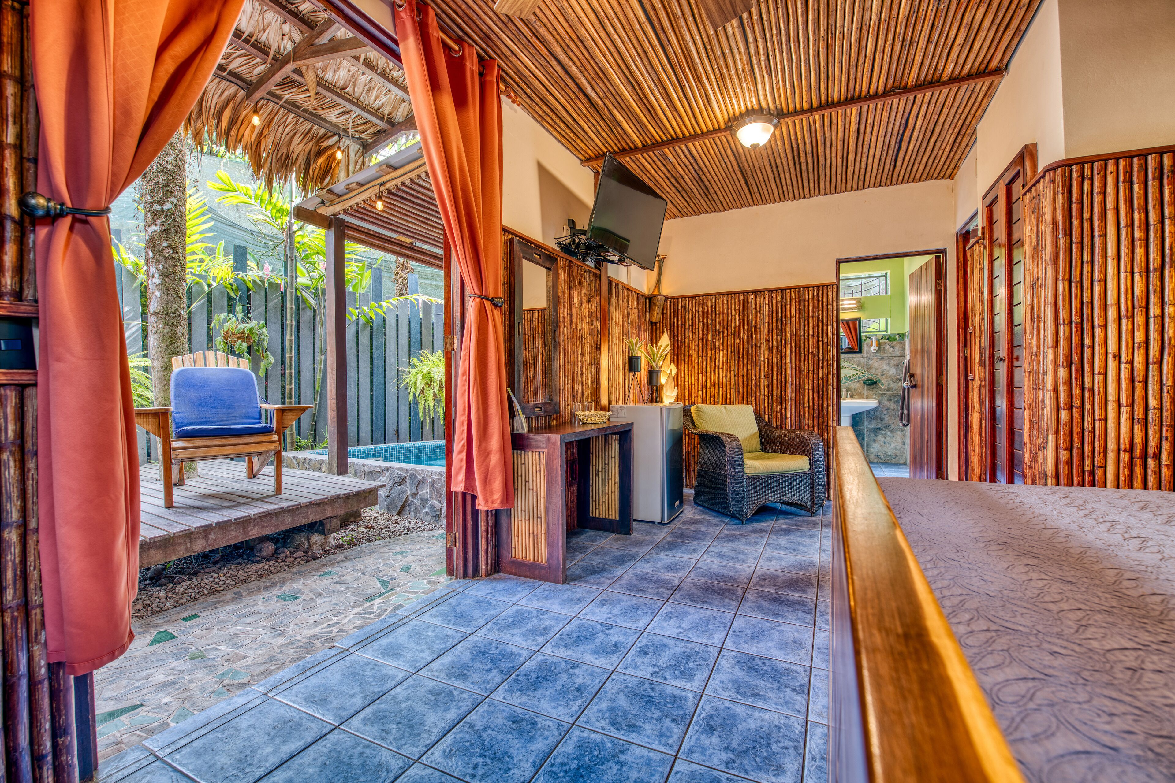 Red Frog Tropical Suite | Safe på rommet, wi-fi (inkludert), sengetøy og rullestolvennlig