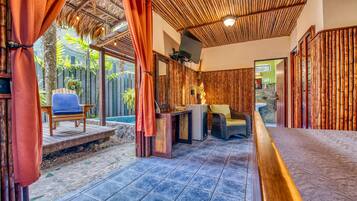 Red Frog Tropical Suite | 1 bedroom, in-room safe, free WiFi, bed sheets