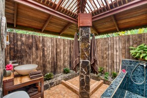 Comfort Tree House, 2 Bedrooms, Non Smoking, Garden View | Bathroom | Shower, hair dryer, towels