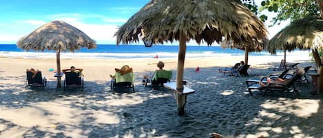 Ubicación a pie de playa y bar en la playa