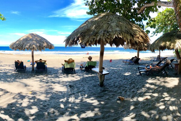 En la playa, bar en la playa