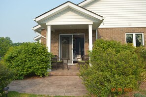 Deluxe Room, Private Bathroom, Garden View (Glorious Morning Plus) | Terrace/patio - Wenzler's Landing Bed & Breakfast (Leamington)