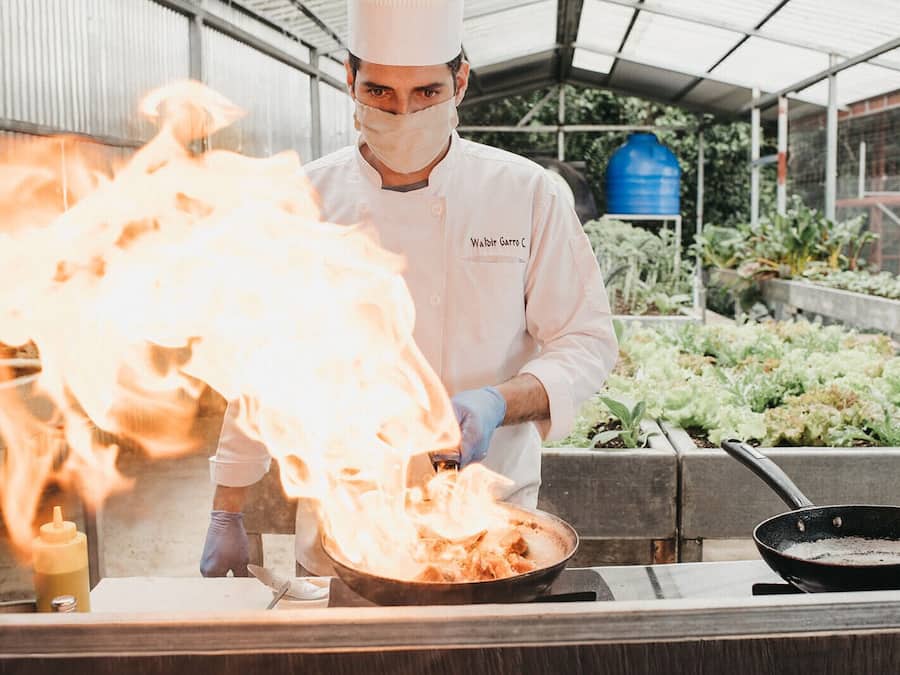 Serveert ontbijt, lunch, diner, zeezicht
