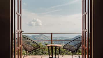 Cortinas blackout, wifi gratis y ropa de cama