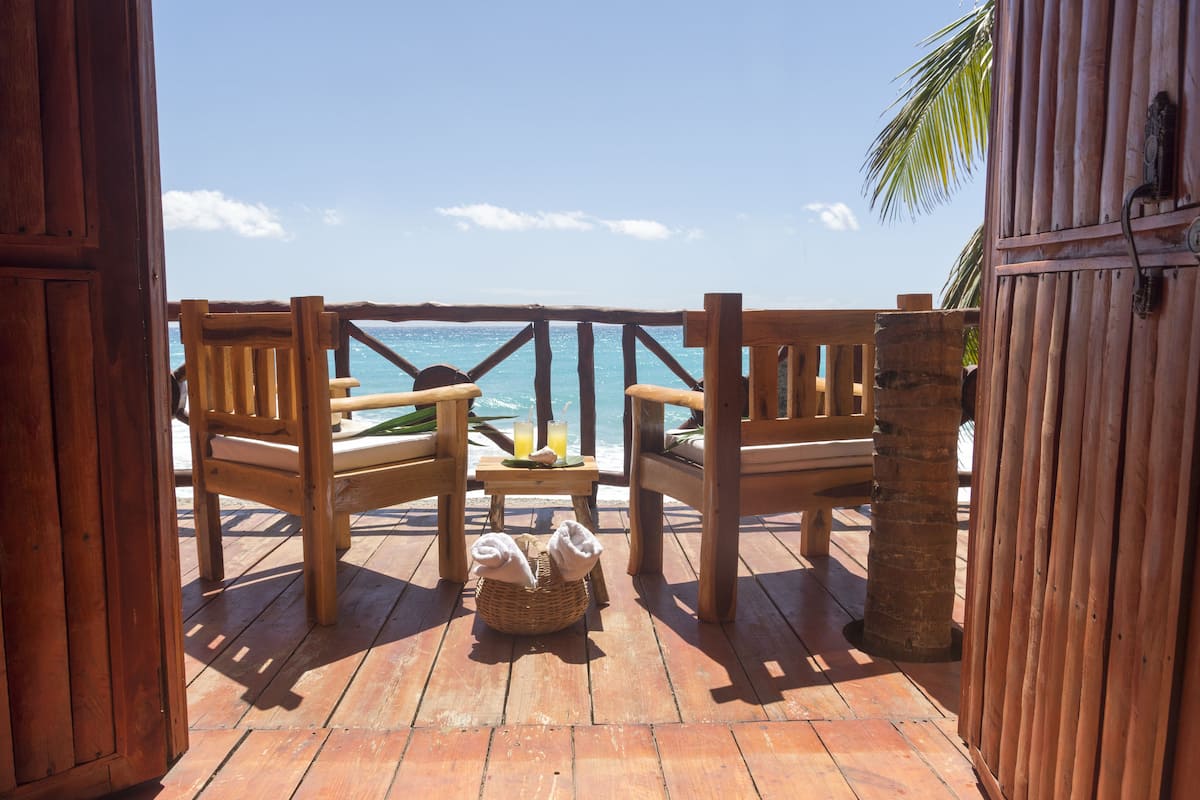 Seafront LogCabine | Balkong