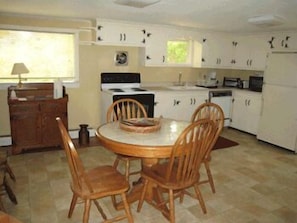 Standard Duplex, 3 Bedrooms, Garden Area | In-room dining