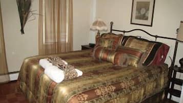 Standard Duplex, 3 Bedrooms, Garden Area | 1 bedroom, desk, iron/ironing board, free WiFi