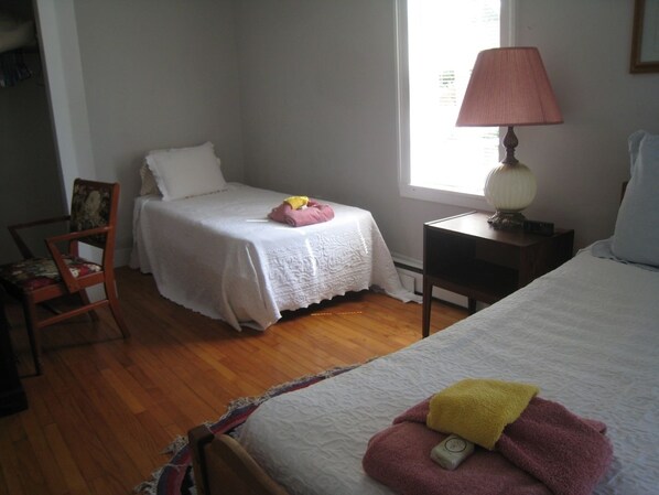 Standard Duplex, 2 Bedrooms | 1 bedroom, desk, iron/ironing board, free WiFi