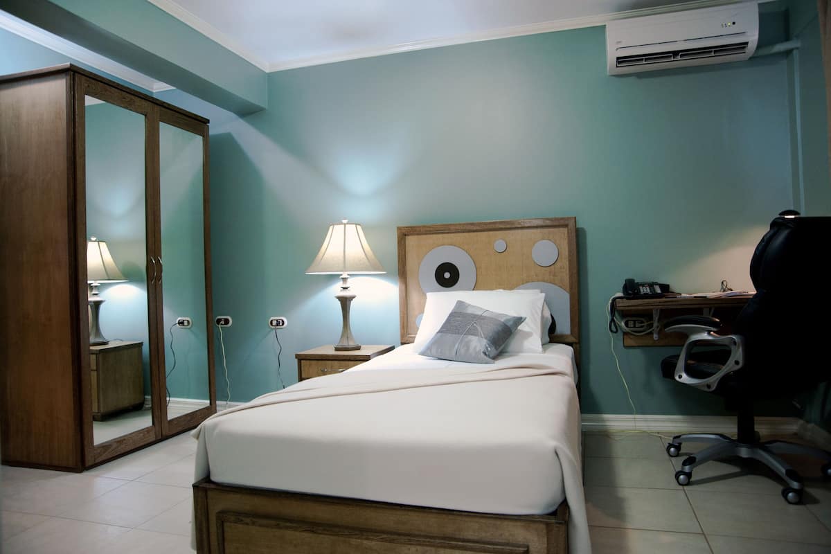 Single Room, 1 Twin Bed | In-room safe, desk, laptop workspace, iron/ironing board