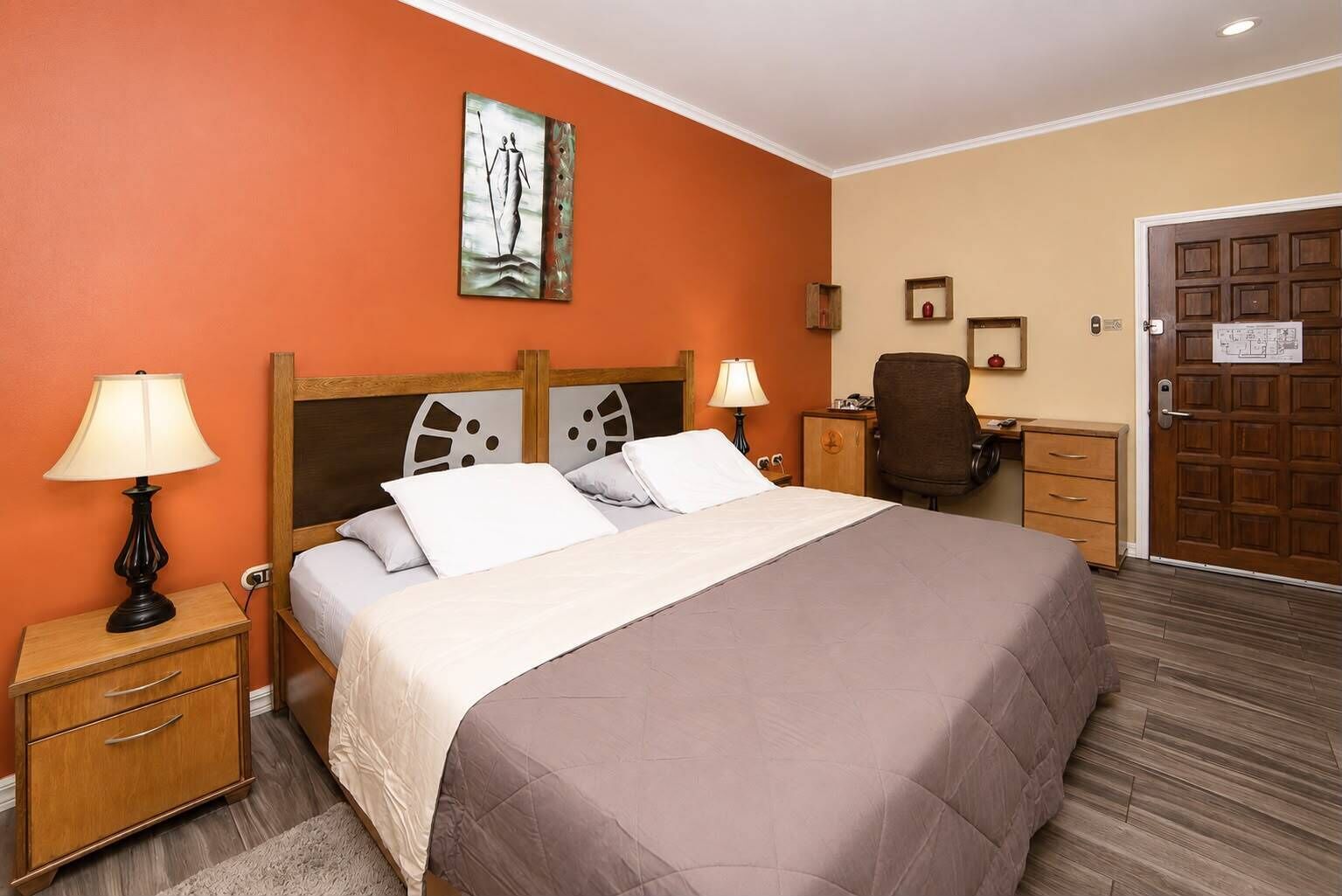 Signature Room, 1 King or 2 Single Beds | 客房内保险箱、办公桌、笔记本电脑工作区、熨斗/熨衣板