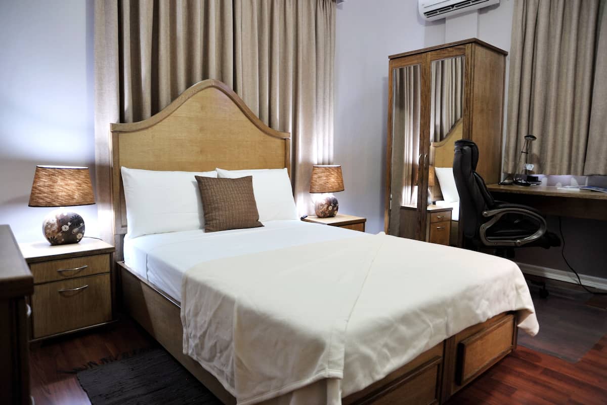 Classic Double Room | In-room safe, desk, laptop workspace, iron/ironing board