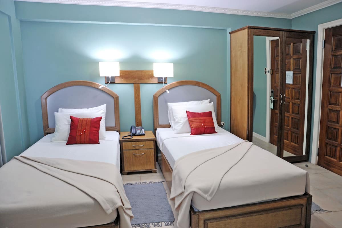 Signature Room, 1 King or 2 Single Beds | In-room safe, desk, laptop workspace, iron/ironing board
