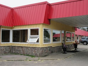 City shuttle - The Village Inn Motel (Huron Shores)