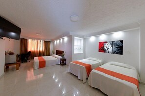 Iron/ironing board, free cribs/infant beds, rollaway beds, free WiFi - Hotel La Luna (Cali)