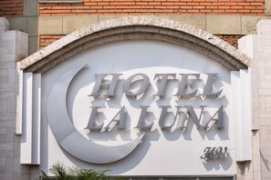 Front of property - Hotel La Luna (Cali)