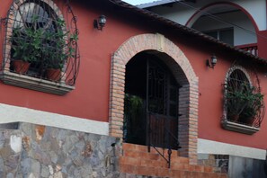 Entrée de l’hébergement