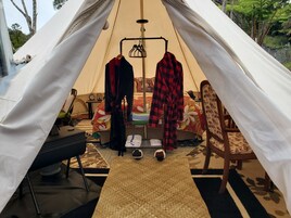 奢华帐篷房 | 高档床上用品、记忆海绵床垫、特色装修、特色家居