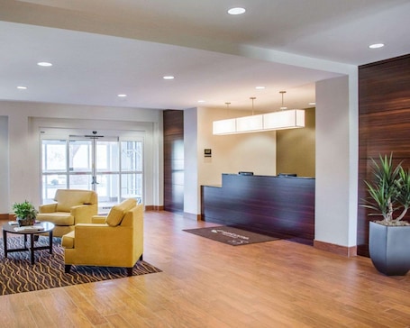 Lobby. Sleep Inn & Suites Parkersburg - Mineral Wells