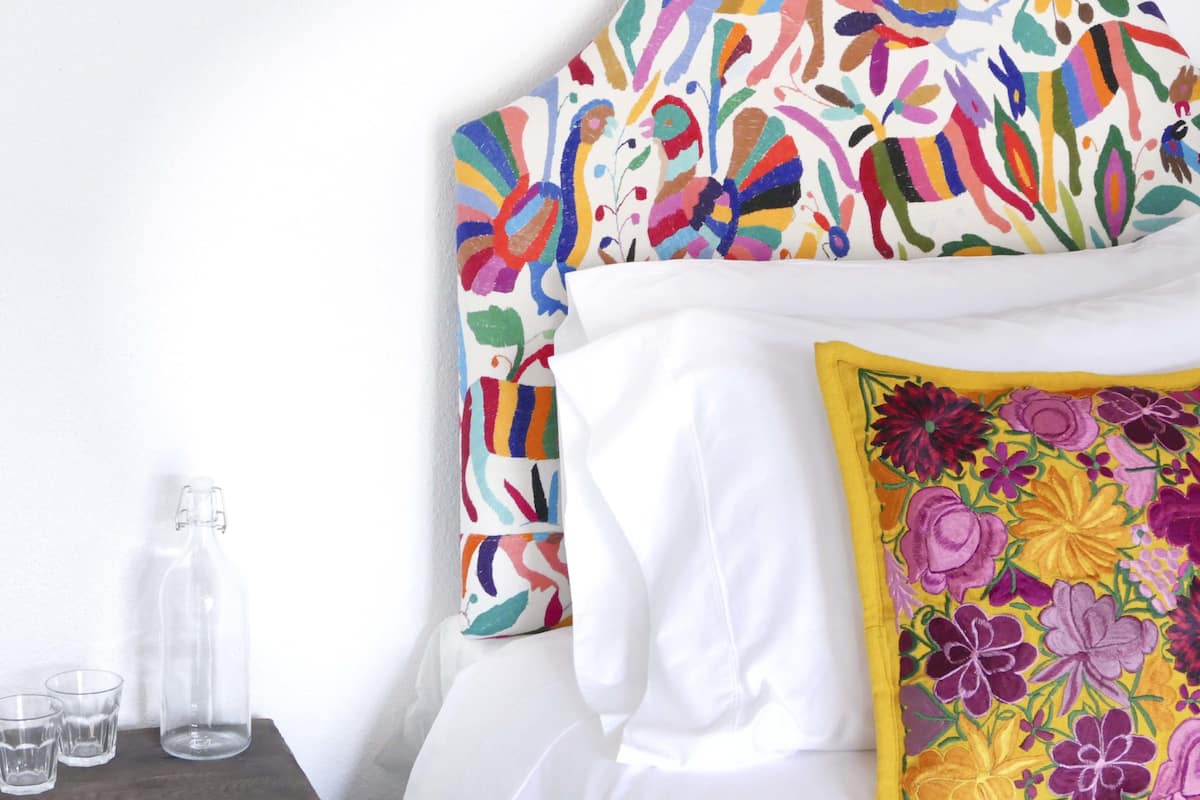Ropa de cama de alta calidad y tabla de planchar con plancha