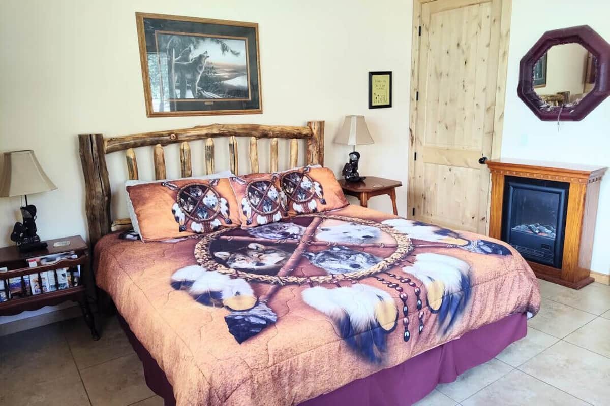 Ropa de cama de alta calidad y tabla de planchar con plancha
